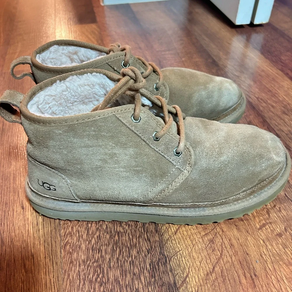 UGG Neumel Chukka boots in a suede finish. Size 10